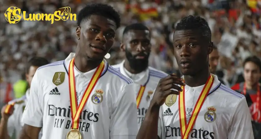 Real chỉ còn Tchouameni và Camavinga là 2 tiền vệ phòng ngự Real chỉ còn Tchouameni và Camavinga là 2 tiền vệ phòng ngự