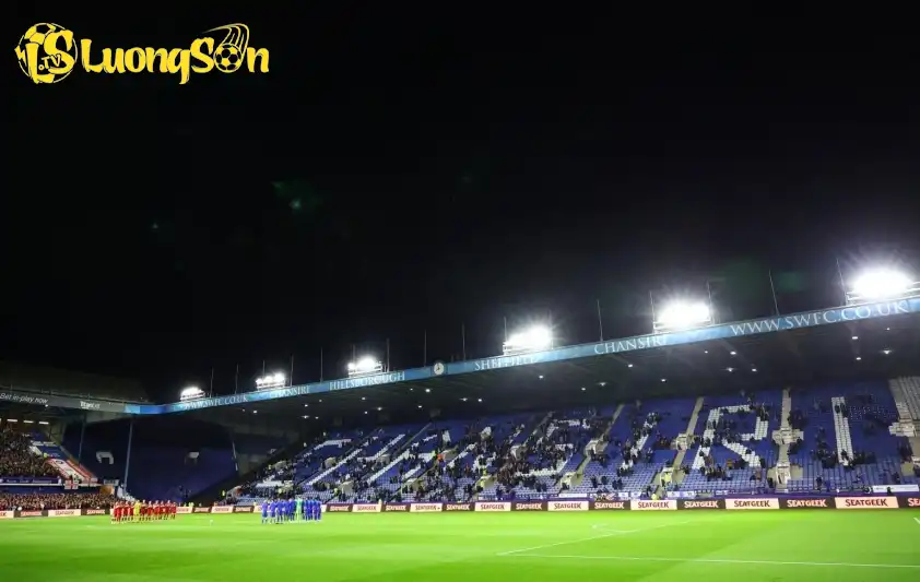 Sân Hillsborough vắng bóng khán giả