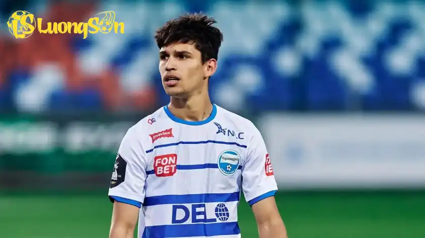 Chernomorets Novorossijsk phần nào được đánh giá cao hơn so với Kholding Chernomorets Novorossijsk phần nào được đánh giá cao hơn so với Kholding