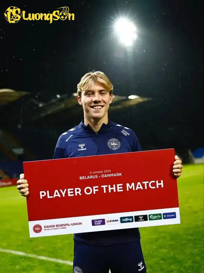 Hojlund được bầu chọn là cầu thủ xuất sắc nhất trận (Ảnh: X @dbulandshold) Hojlund được bầu chọn là cầu thủ xuất sắc nhất trận (Ảnh: X @dbulandshold)