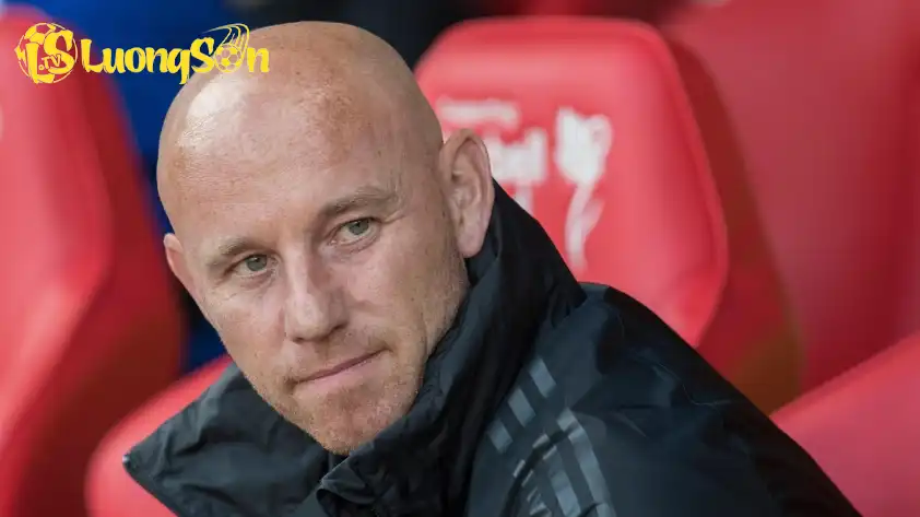 Nicky Butt đã bị Man United gửi thư với nội dung thu hồi vé xem Man United cả mùa. Nicky Butt đã bị Man United gửi thư với nội dung thu hồi vé xem Man United cả mùa.