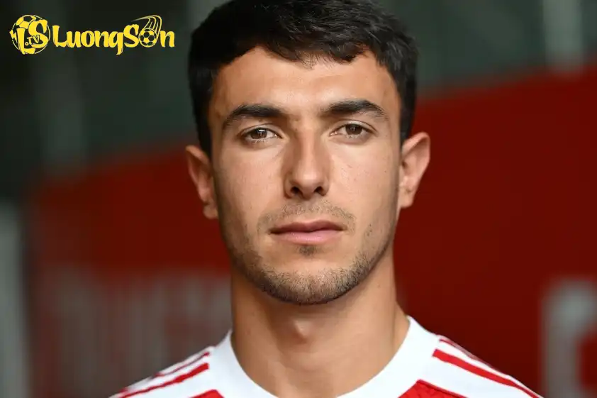 Zubimendi đang là cầu thủ trụ cột của Arsenal. Zubimendi đang là cầu thủ trụ cột của Arsenal.