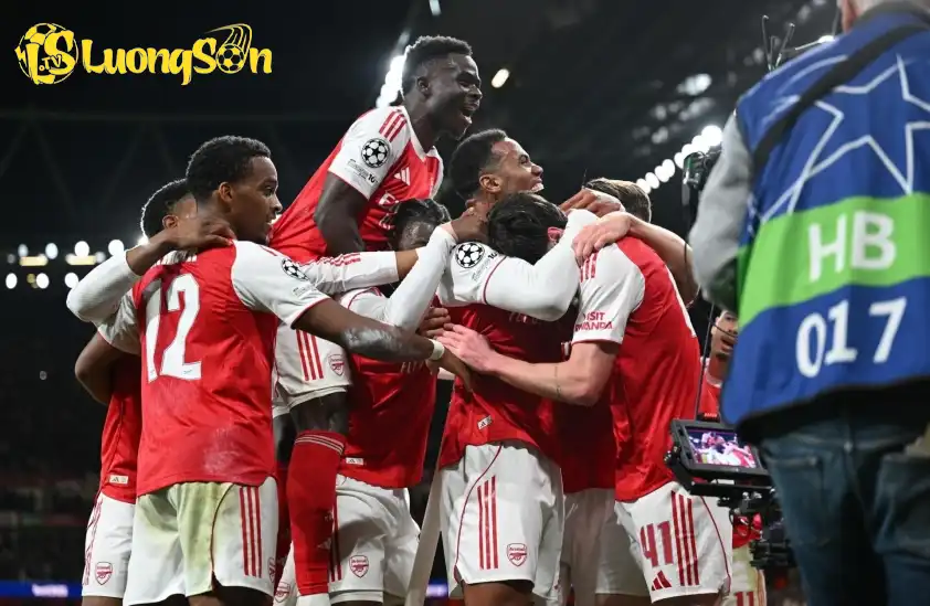 Arsenal đang có phong độ rất cao trong thời điểm hiện tại Arsenal đang có phong độ rất cao trong thời điểm hiện tại.